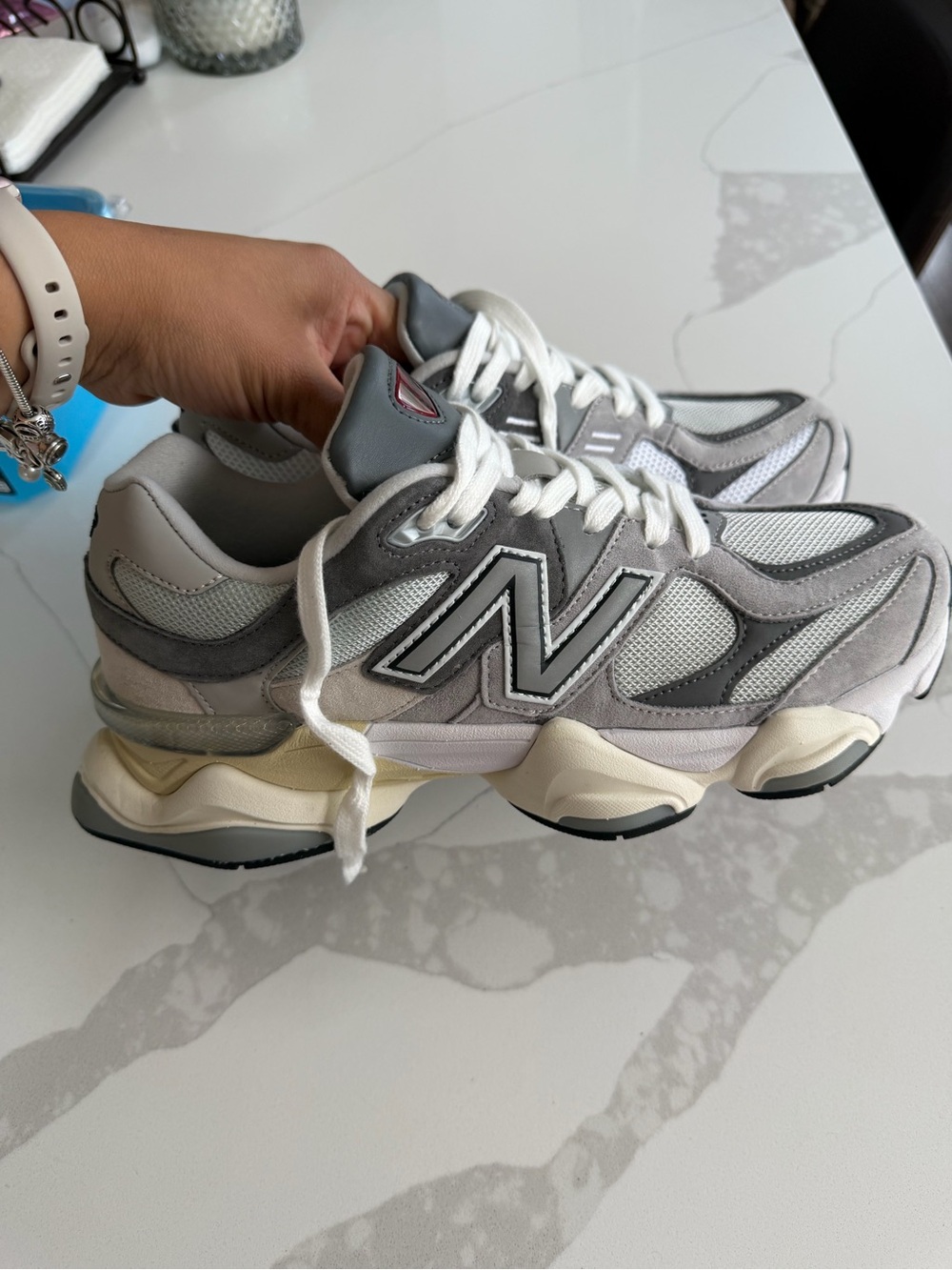 Women’s new balance 9.5 women 9060